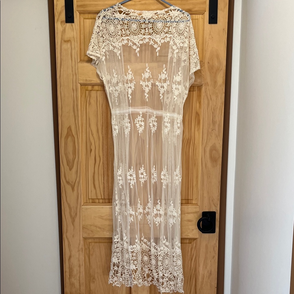 Promesa Elegant Lace Cover-Up - Picture 5 of 5